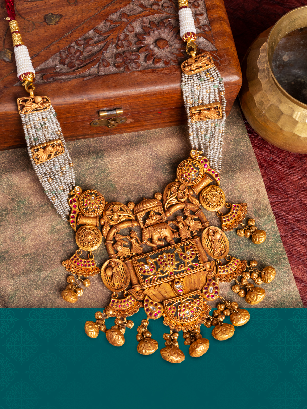 Gold jewellery collection